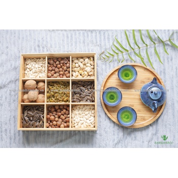 Hộp đựng mứt Tết bằng tre (hình vuông – 9 ngăn)