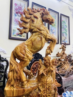 Nhất mã phi thiên – gỗ Huyết Long