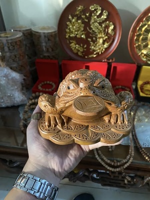Thiềm Thừ gỗ thơm Bách Xanh